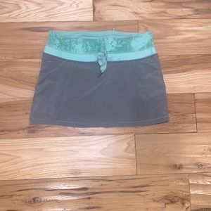Lululemon  Mid-Rise Skirt sz 4